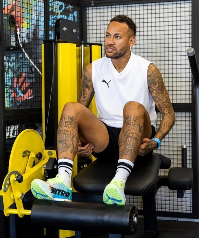 比赛局势复杂首场状态出色，掘金观众沸腾！，内马尔重返赛场赛场气氛高涨的简单介绍