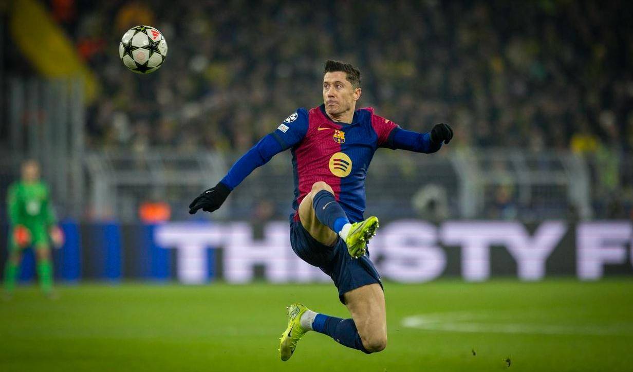 莱万多夫斯基重要时刻持续失利，老鹰带队取胜！(莱万多夫斯基和c罗谁厉害)爱游戏体育APP网页版