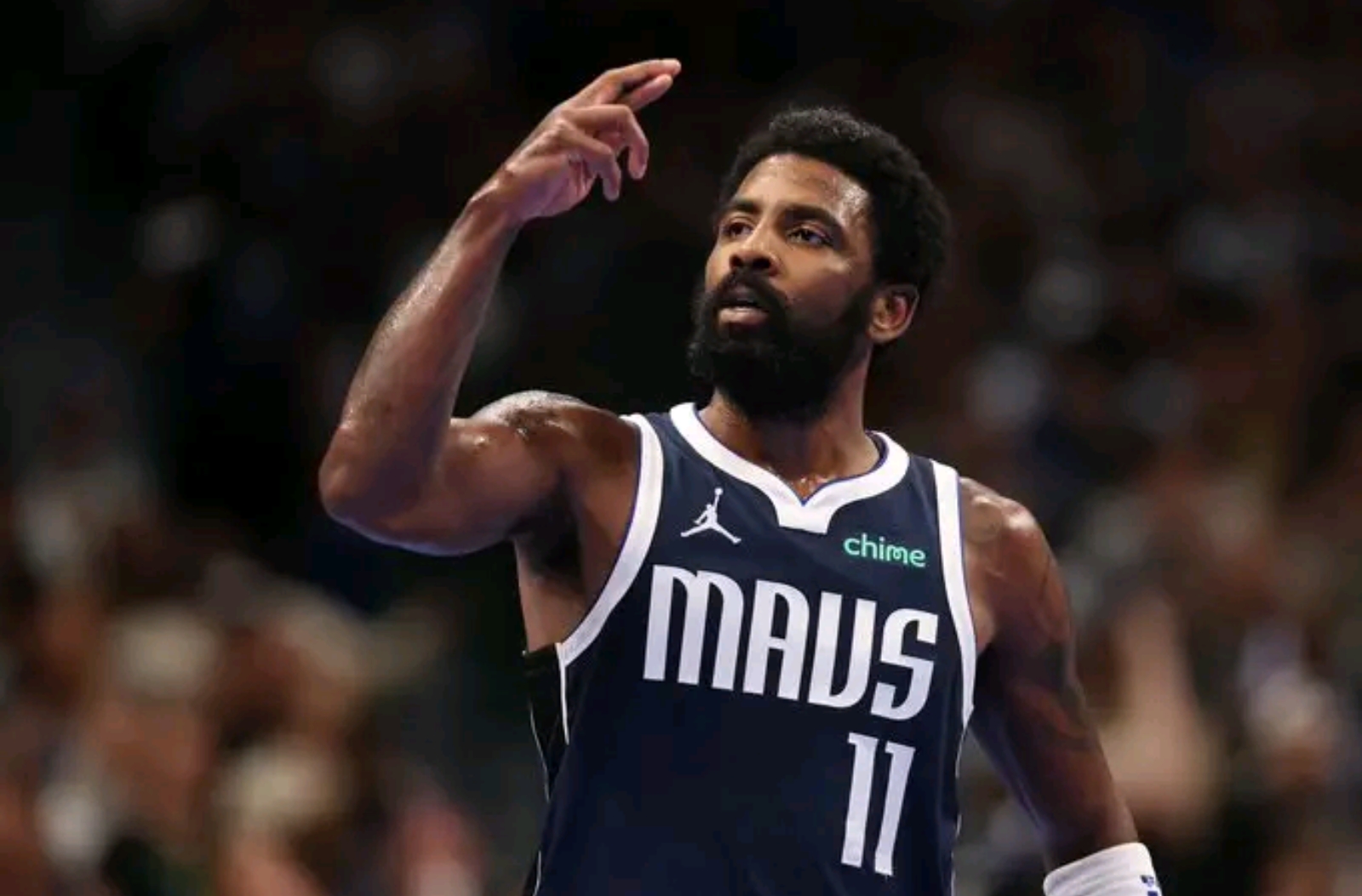 冲刺阶段达拉斯独行侠调整名单以备NBA季后赛，战术微调环节打磨，气氛紧张，赛程密集仍需轮换的简单介绍